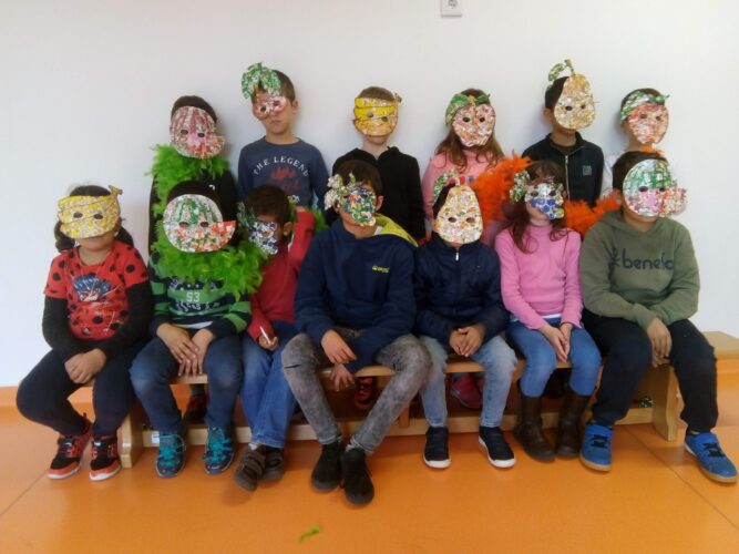 As nossas máscaras<br/>Após conclusão das máscaras, os alunos tiraram fotografias e divulgaram o seu trabalho pelas diversas salas de aula.